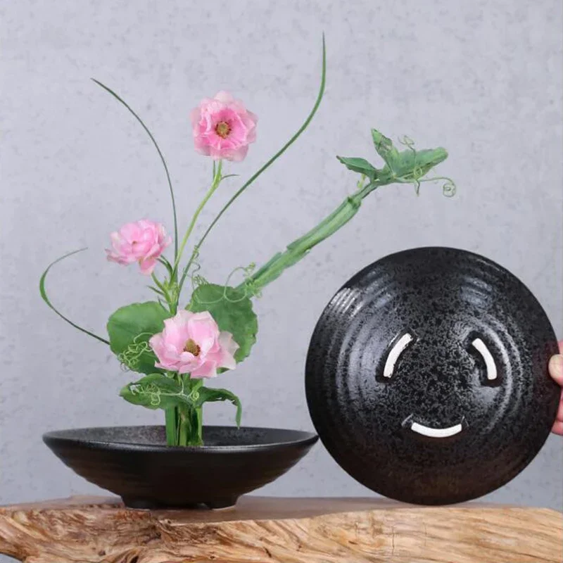 日本の妖精のカエルのセラミック花瓶、ikibana花の配置ボ - Ikebana Vase Kenzan のレビューと価格